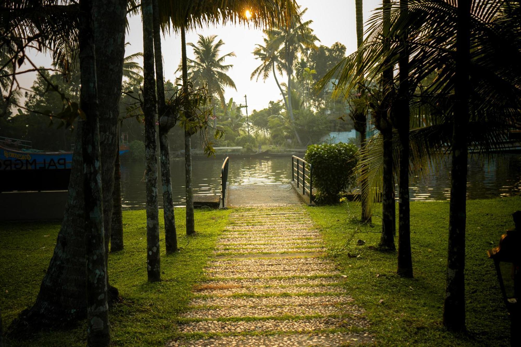 Palmgrove Lake Resort Alappuzha Eksteriør billede